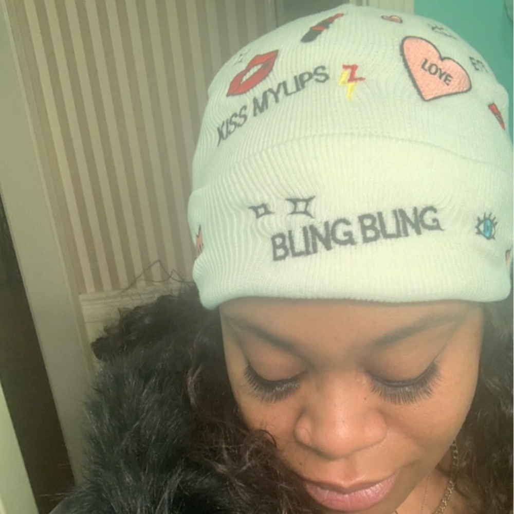 cream fall knit lips graphic beanie - Picture 4 of 4